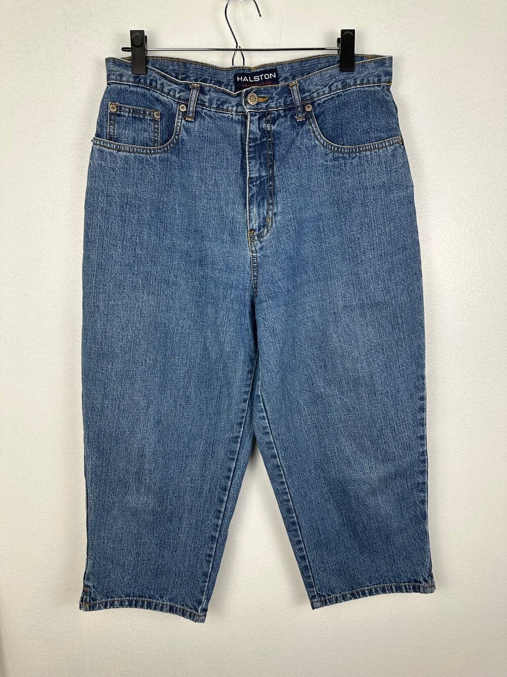 Halston Women's medium wash cropped capri Jeans size 14